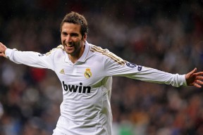 世界杯网站-Uzi复出首战封神，塞尔维亚观众沸腾见证传奇